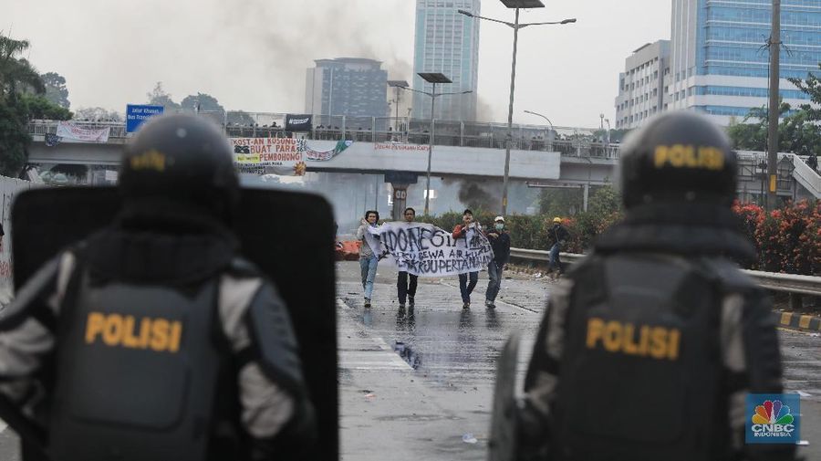 Aksi mahasiswa berlangsung sejak pagi tadi.