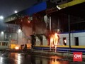 Demo DPR, Massa Bakar Gerbang Tol Pejompongan