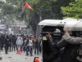 Polisi Tangkap Demonstran Bikin Ricuh di Belakang Gedung DPR