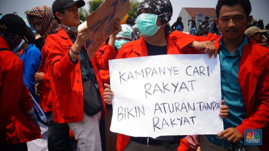 DPR dan Pemerintah akhirnya memenuhi sebagian permintaan demonstrasi mahasiswa di seluruh nusantara dengan membatalkan pengesahan 4 RUU
