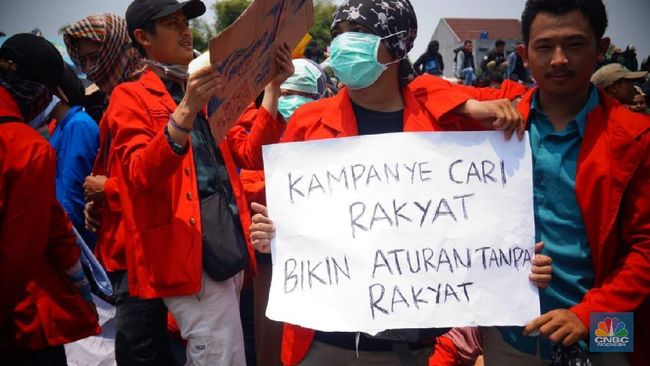  Diserang Demo DPR Batalkan Pengesahan RUU KUHP Hari Ini 