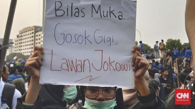 Poster Demo Mahasiswa: 'Gosok Gigi, Lawan Jokowi'
