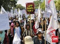 Demo di Istana, Petani Ramai-ramai Sobek 'Sertifikat' Jokowi