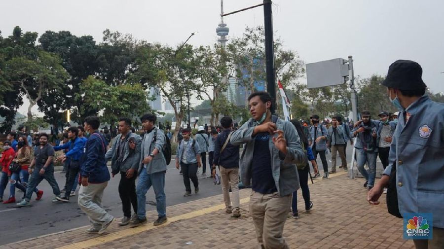 Gelombang Demo Masih Panas