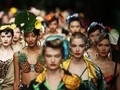 FOTO : Eksotisme Hutan Hijau Dolce & Gabbana