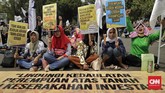 Hasilnya, kelompok petani bertemu langsung dengan Presiden Joko Widodo untuk menyampaikan sejumlah tuntutan. (CNN Indonesia/Adhi Wicaksono).