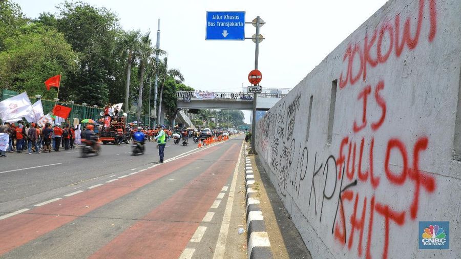 Aksi unjuk rasa akan menyuarakan penolakan terhadap UU KPK baru yang telah disahkan DPR dan beberapa tuntutan lainnya.
