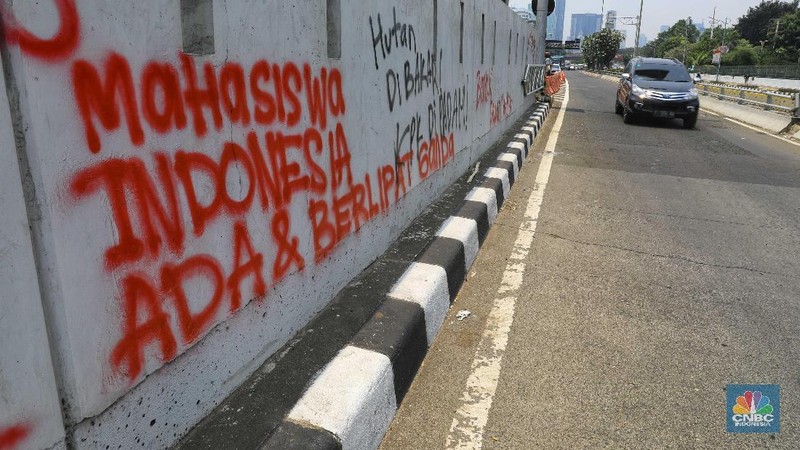Aksi unjuk rasa akan menyuarakan penolakan terhadap UU KPK baru yang telah disahkan DPR dan beberapa tuntutan lainnya.