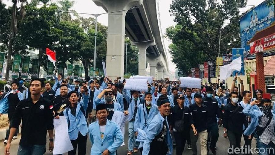 Selain di Jakarta, aksi unjuk rasa mahasiswa juga terjadi di sejumlah kabupaten/kota di Tanah Air, Selasa (24/9/2019).