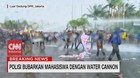 VIDEO: Rusuh! Polisi Bubarkan Mahasiswa dengan Water Canon
