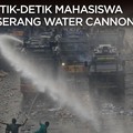 Di Depan Gedung DPR/MPR, Mahasiswa 'Diserang' Water Cannon
