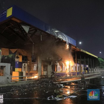 Ini Penampakan Gerbang Tol Pejompongan yang Hangus Terbakar
