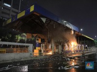 Ini Penampakan Gerbang Tol Pejompongan yang Hangus Terbakar