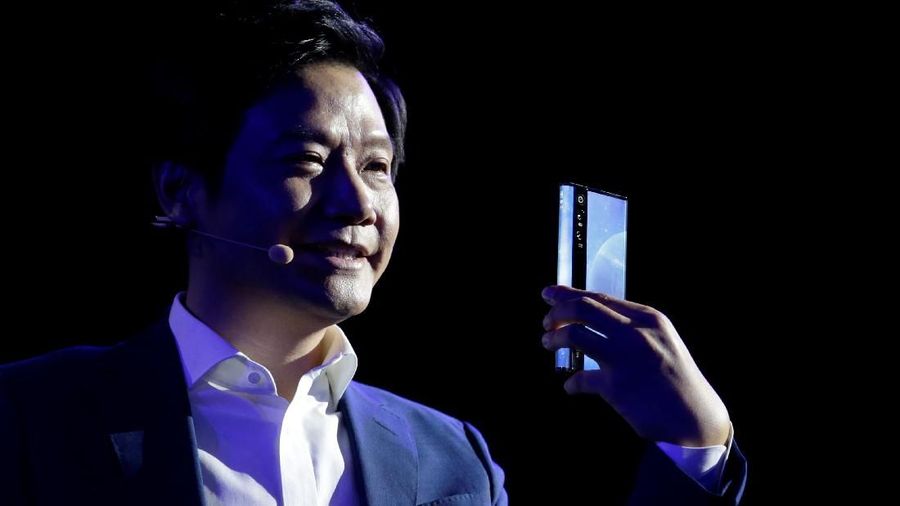 Xiaomi Inc kembali memperkenalkan ponsel premium berharga puluhan juta rupiah. Namanya, Mi Max Alpha, ponsel canggih dengan bodi dibalut layar.