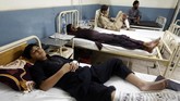 Menteri Kashmir Pakistan, Raja Farooq Haider Khan, menyatakan sekitar 100 penduduk yang terluka sedang dirawat di Rumah Sakit Mirpur. (AP Photo/Anjum Naveed)