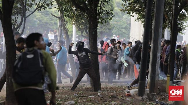 Momen Anak  STM  Lebih Populer dari TurunkanJokowi di Medsos