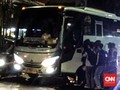 Massa Berseragam Putih Abu-abu Bajak Bus Bandara