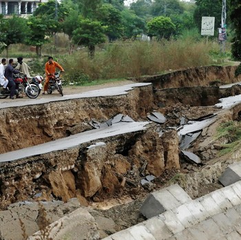 Gempa di Pakistan Tewaskan 24 Orang, 450 Terluka