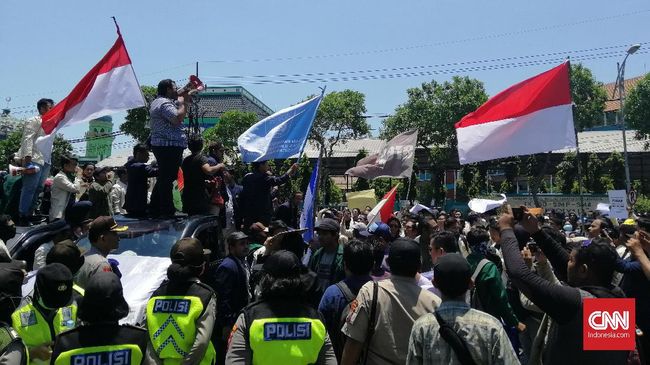 Mahasiswa Surabaya Demo DPRD, Polisi Siapkan 700 Personel