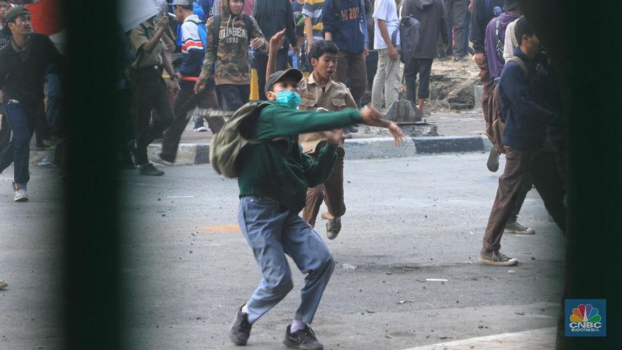 Dia mengatakan informasi yang diperoleh pihaknya akan diberikan kepada aparat yang berwenang.