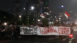 VIDEO: Saat Barisan Pelajar Melintas di Gatot Subroto