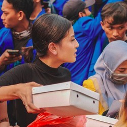 Cerita Awkarin & 3.000 Nasi Kotak Buat Para Aktivis Mahasiswa