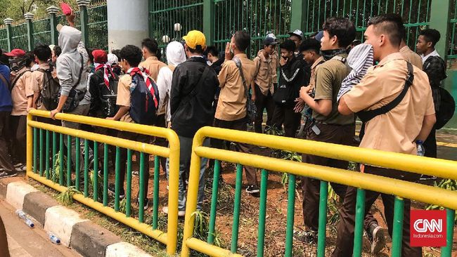 Mengaku dari Bogor, Puluhan Pelajar Ingin Ikut Demo di DPR