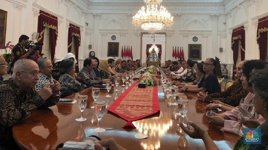 Presiden Joko Widodo (Jokowi) mengumpulkan sejumlah tokoh bangsa dari berbagai elemen di Istana Kepresidenan, Jakarta, Kamis (26/9/2019).