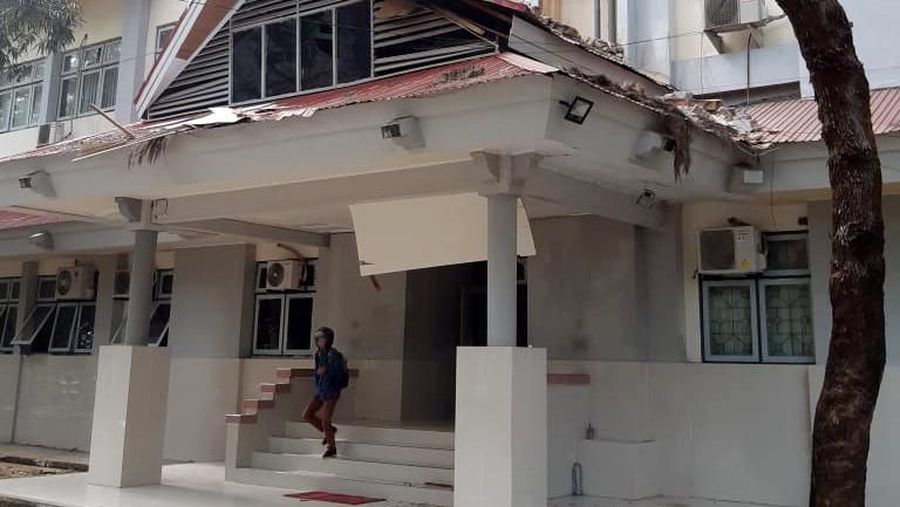 Gempa magnitudo 6,8 di Ambon tak hanya menyebabkan kerusakan fisik tapi juga korban jiwa.