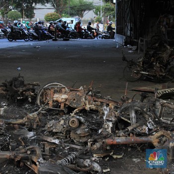 Hancur! Begini Kondisi Pos Polisi Slipi yang Dibakar Massa