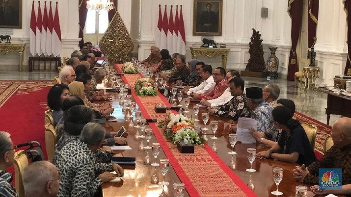 Presiden Joko Widodo (Jokowi) mengumpulkan sejumlah tokoh bangsa dari berbagai elemen di Istana Kepresidenan, Jakarta, Kamis (26/9/2019).  (CNBC Indonesia/Chandra Gian Asmara)