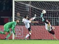 Pemain Liga Italia Positif Corona hingga Tyson Dorong Fan