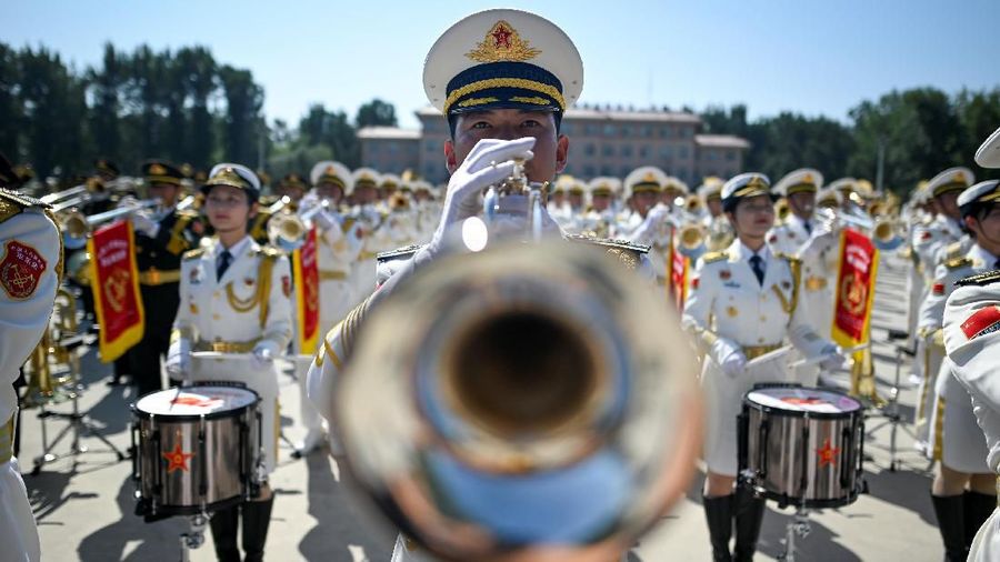 Pada hari kemerdekaan yang ke-70 ini, China akan menggelar parade militer terbesar yang memamerkan beberapa persenjataannya yang paling canggih