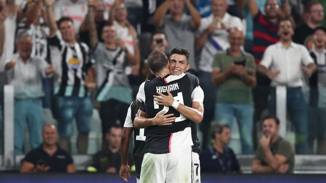 Higuain Nilai Ronaldo Lebih Dewasa