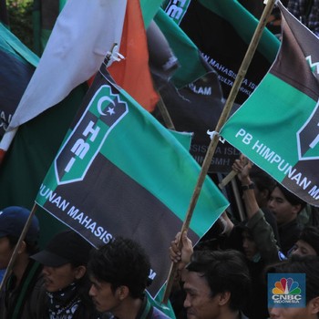 Yakusa! Penampakan Massa HMI yang Berusaha Berdemo di DPR