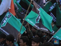 Yakusa! Penampakan Massa HMI yang Berusaha Berdemo di DPR