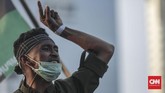 Mahasiswa membawa sejumlah poster bertuliskan 'Pak Presiden Kami Tidak Butuh Sepeda yang Kami Butuhkan adalah Keadilan'. Tak hanya itu, poster bertuliskan 'Kanda Dinda Rela Make Up Luntur Asalkan Keadilan Tidak Luntur'. (CNN Indonesia/Bisma Septalisma)