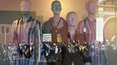 Di luar suatu butik di Santiago, Chile, para demonstran ambil bagian dalam aksi protes global menyuarakan soal kerusakan lingkungan. (AP Photo/Esteban Felix)