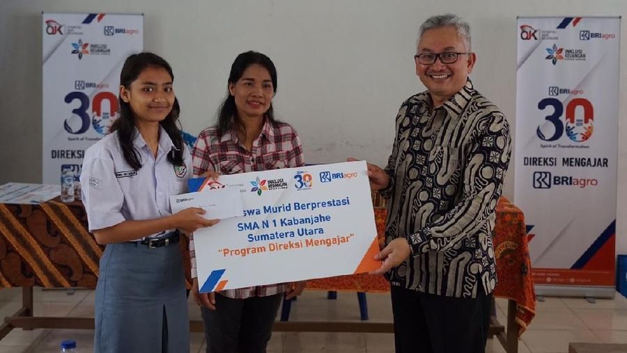 Dalam rangka menyambut Hari Ulang Tahun yang ke-30 PT Bank Rakyat Indonesia Agroniaga Tbk (BRI Agro) melaksanakan kegiatan Direksi Mengajar