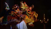 Menurut tradisi, ada 101 cerita Kathakali klasik, namun sampai saat ini, hanya sepertiga yang pernah dipentaskan. Kathakali dipengaruhi oleh ritual doa Hindu, dan beberapa di antaranya diperkirakan berusia 2 ribu tahun. (Arun SANKAR / AFP)