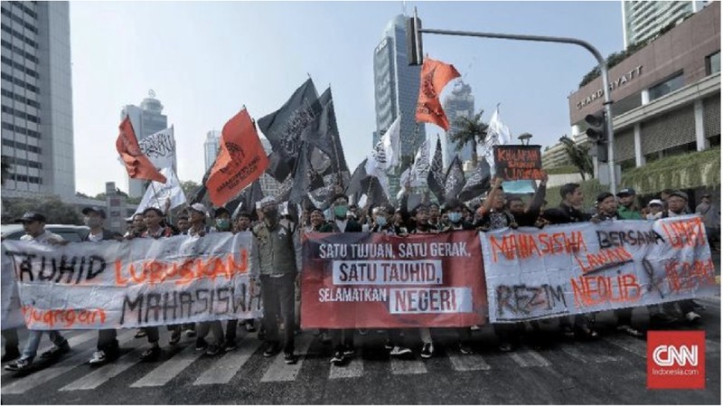 Demo dilakukan oleh para Mujahid 212.