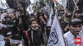 Aksi berlangsung singkat dan massa secara bertahap membubarkan diri mulai pukul 11.37 WIB. (CNN Indonesia/Bisma Septalisma)