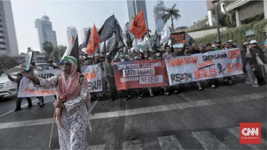 Demo dilakukan oleh para Mujahid 212.