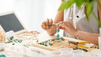 Punya Kalung Handmade? Ini 7 Cara Merawatnya Biar Awet Dipakai Harian 