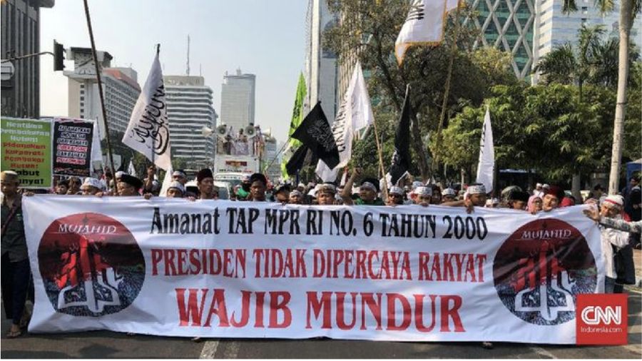 Demo dilakukan oleh para Mujahid 212.