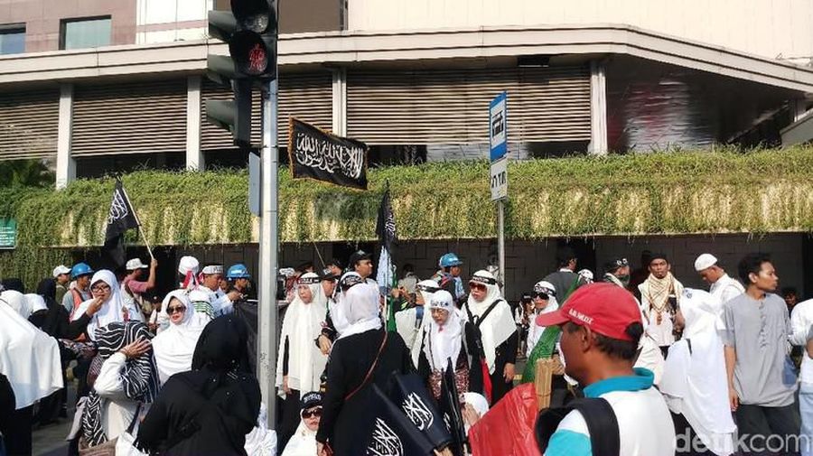 Ada dua agenda massa turun ke jalan besok, reuni 212 dan demo buruh. Siap-siap padat!
