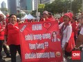 Respon Aksi Kecam Pemerintah, Pendukung Jokowi Bagikan Bunga