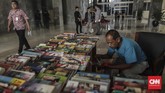 Sutrisno berharap suatu hari nanti usaha turun temurun dari ayahnya ini bisa dilanjutkan oleh anaknya ataupun sanak saudara Sukasdi terdekat. (CNN Indonesia/Bisma Septalisma)