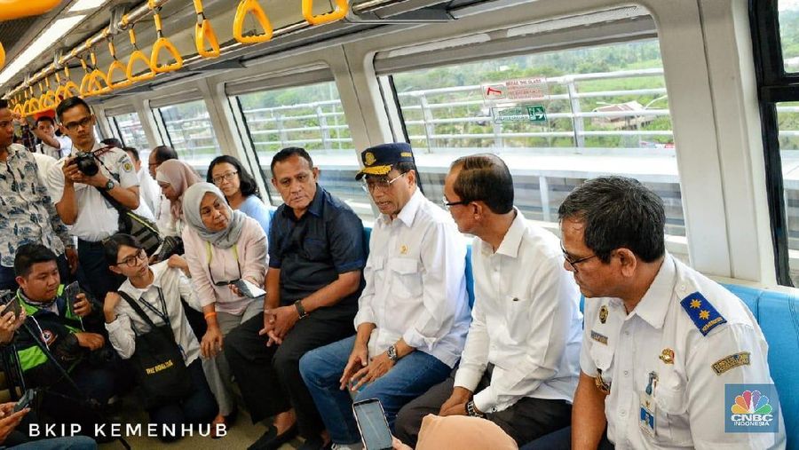 Rata-rata penumpang harian bahkan belum mencapai separuh dari total kapasitas.