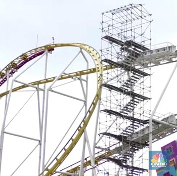 Ngeri! Roller Coaster Keluar Jalur di Meksiko, 2 Orang Tewas